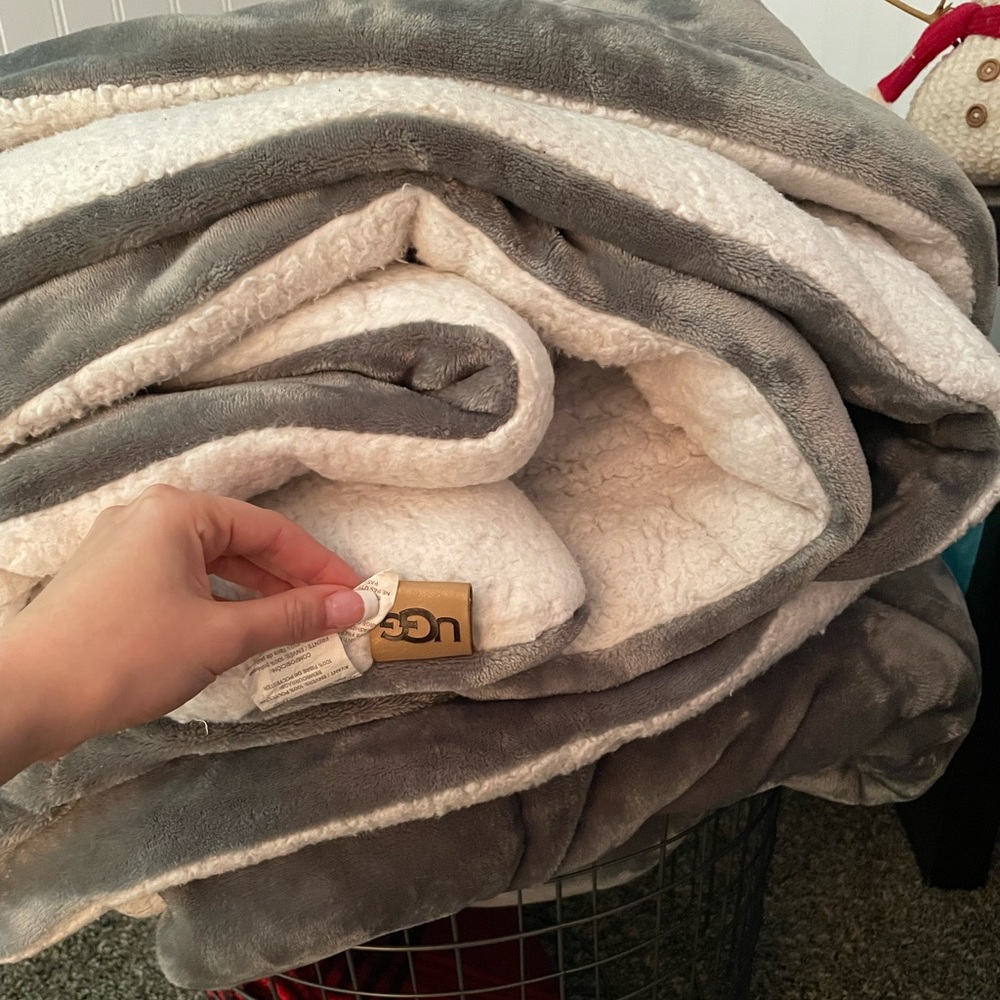 UGG Avery comforter